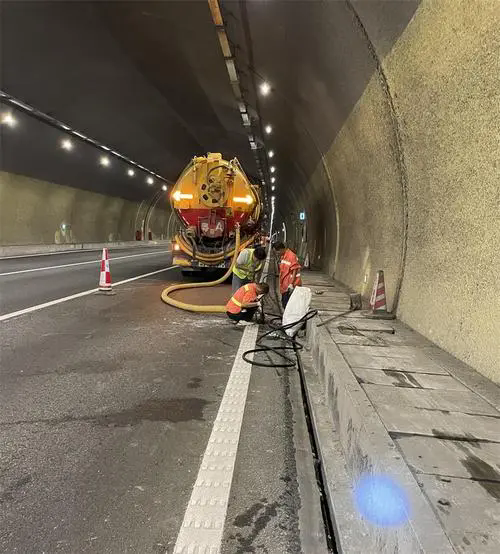 林西隧道排水渠清淤